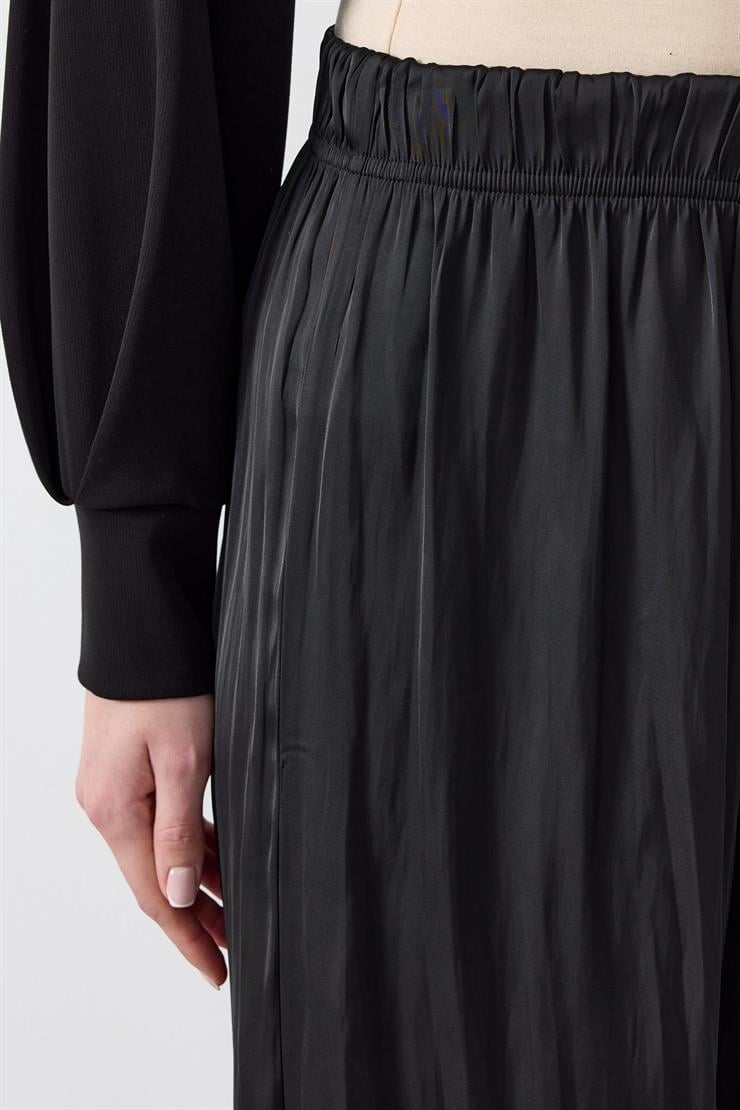 Sim Karyoka Dikişli Arkası Plikaşe Detaylı Saten Pantolonlu Takım SİYAH