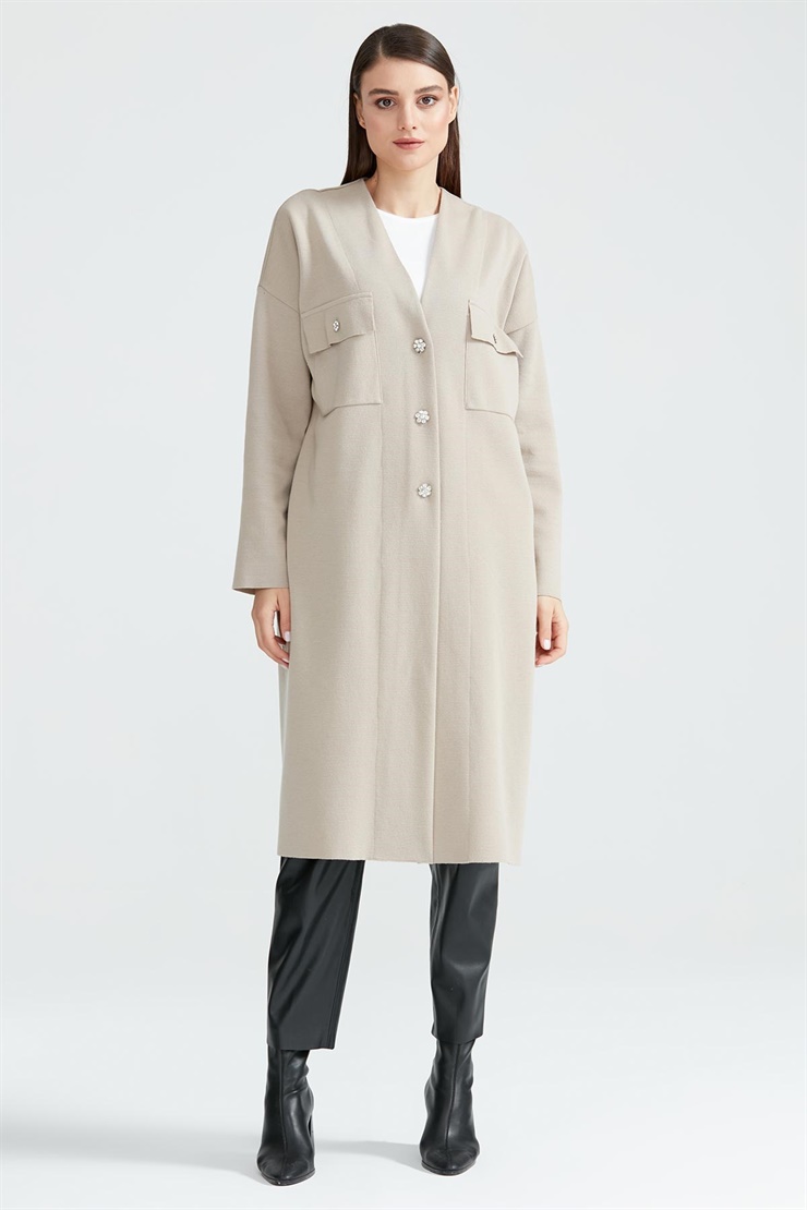 TAŞ DÜĞME DETAYLI TRİKO HIRKA BEJ