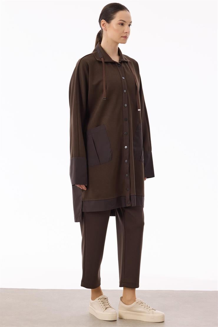 Teknik Kumaş Detaylı Önden Çıtçıtlı Takım KAHVE