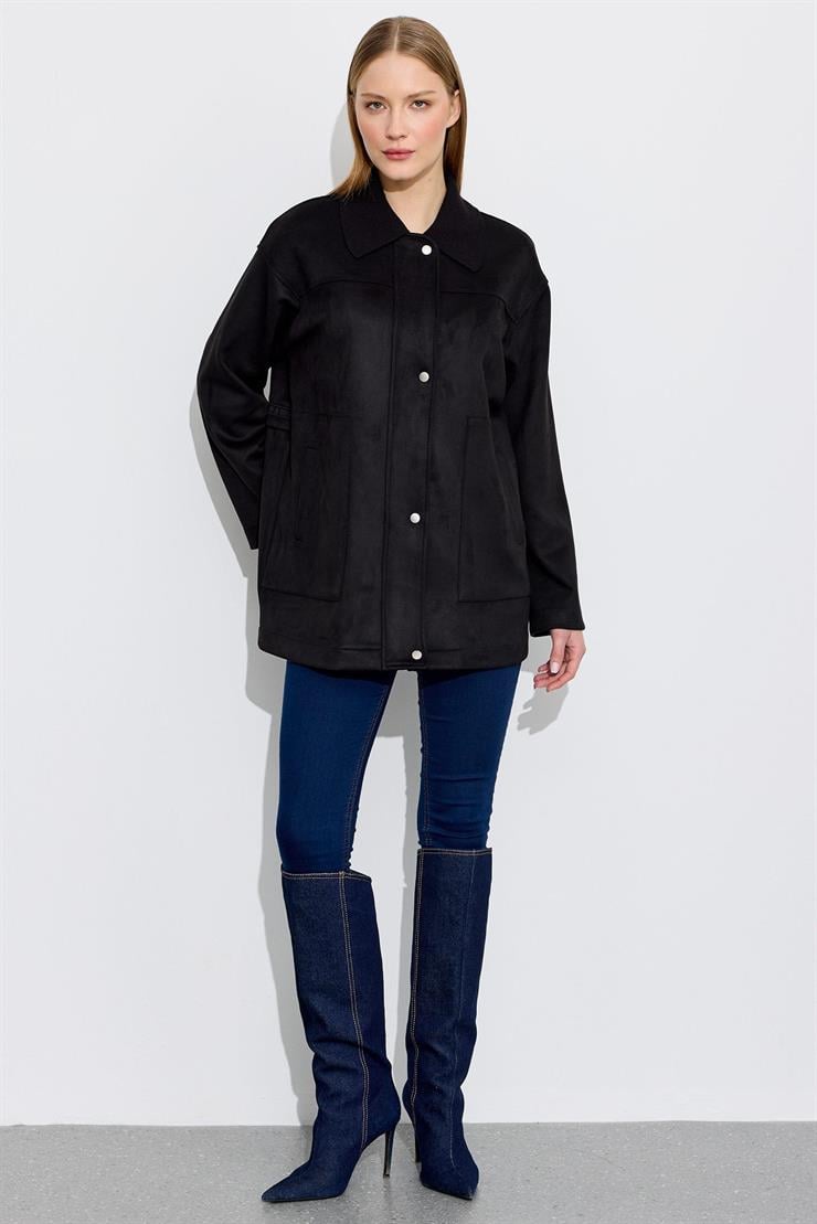 Triko Yakalı Sırtı Nakış Detaylı Kap SİYAH