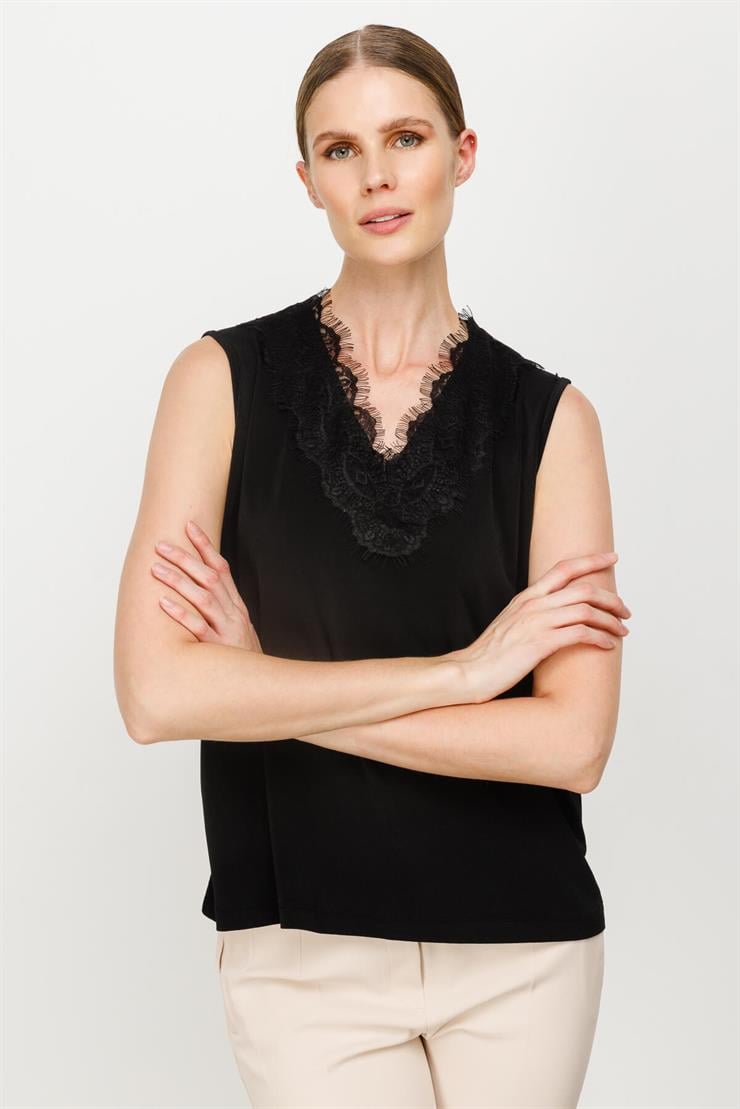 V Yaka Dantelli Atlet-SİYAH