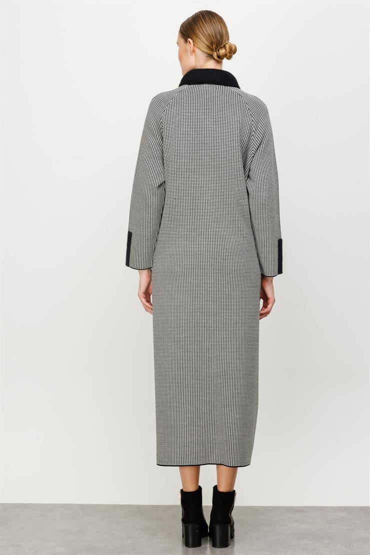 Yaka Detaylı Kazayağı Desenli Triko Kaban-Siyah-Ekru