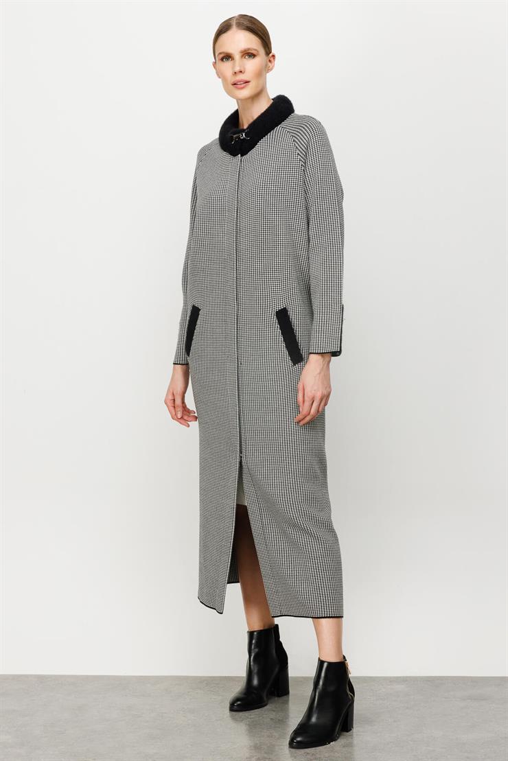 Yaka Detaylı Kazayağı Desenli Triko Kaban-Siyah-Ekru