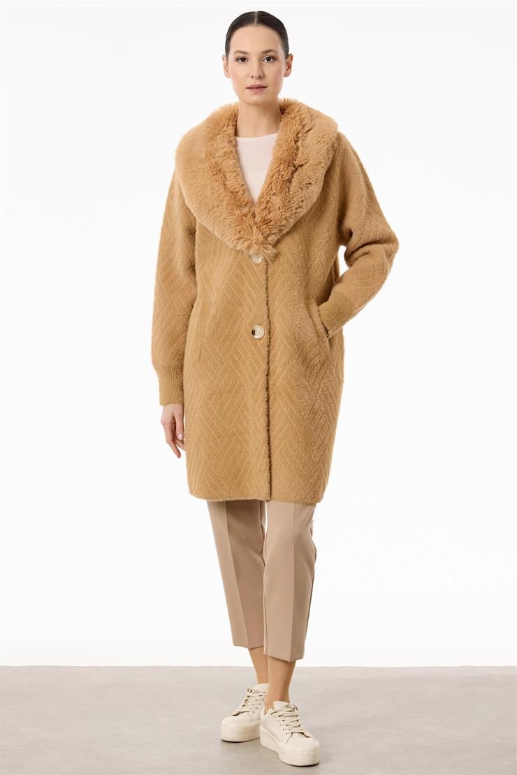 Yakası Kürklü Triko Kaban BEJ