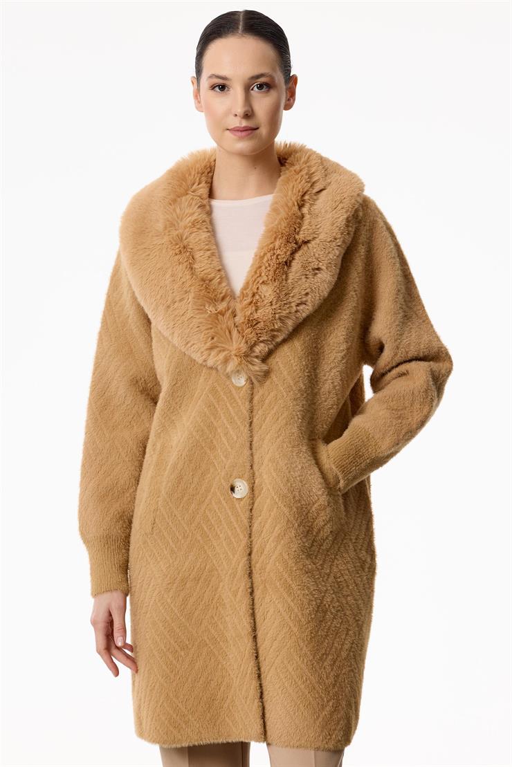 Yakası Kürklü Triko Kaban BEJ