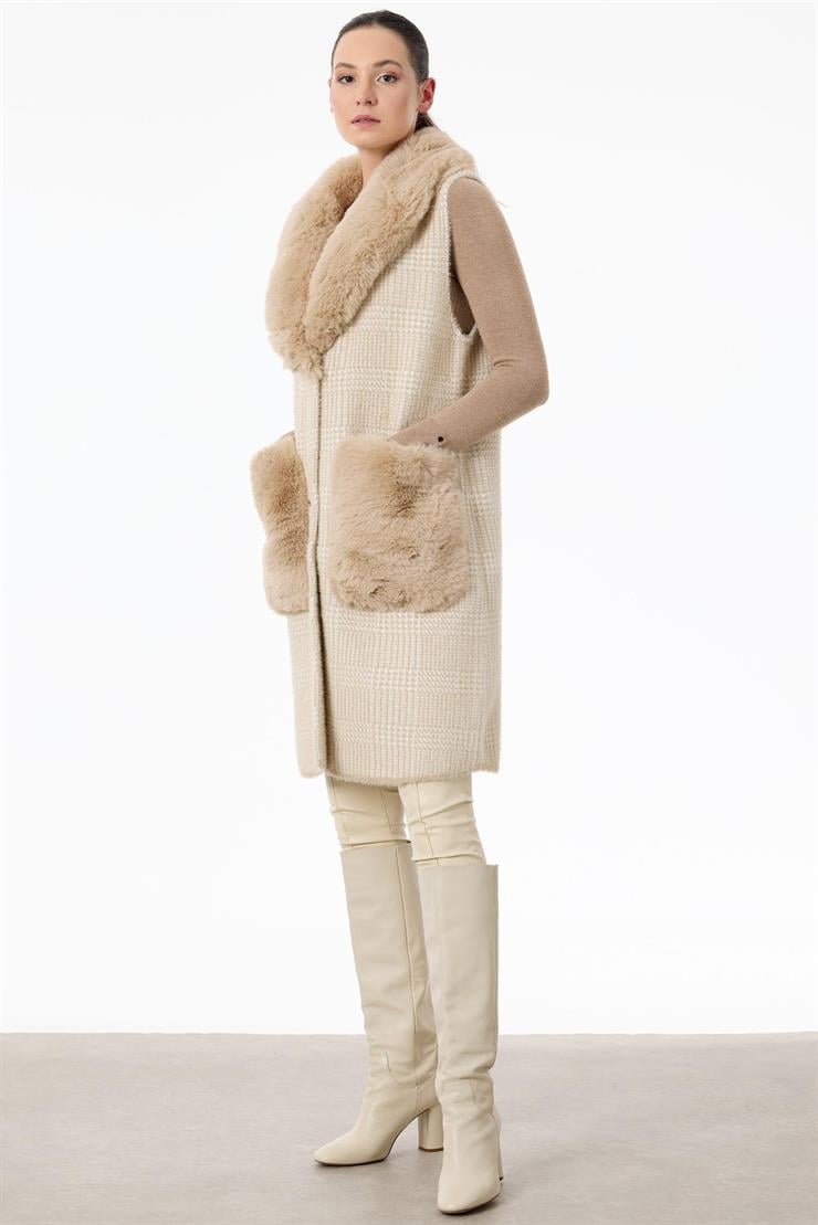 Yakası Ve Cepleri Kürklü Triko Yelek EKRU