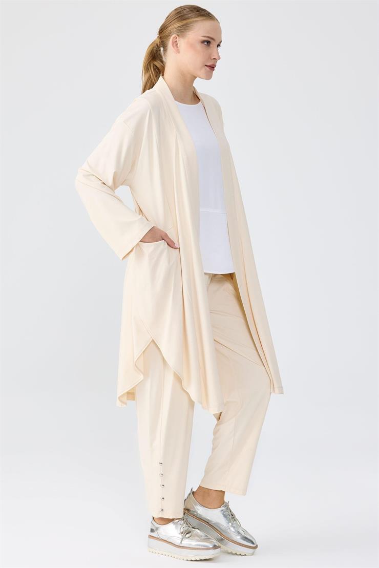 Yanları Kruvaze Yırtmaçlı Düğme Detaylı Takım BEJ