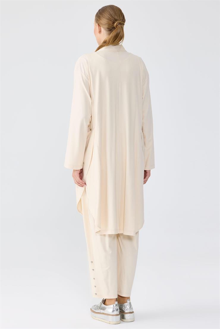 Yanları Kruvaze Yırtmaçlı Düğme Detaylı Takım BEJ