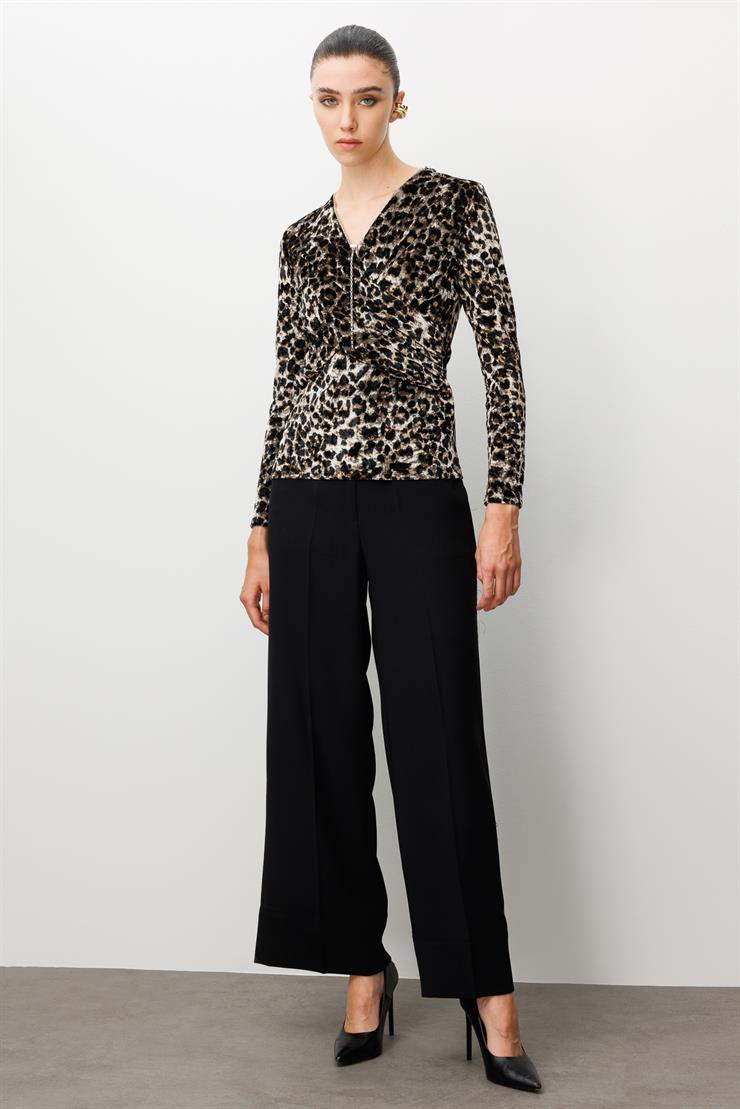 Modailgi  Anvelop Detaylı Leopar Kadife Bluz Leopar