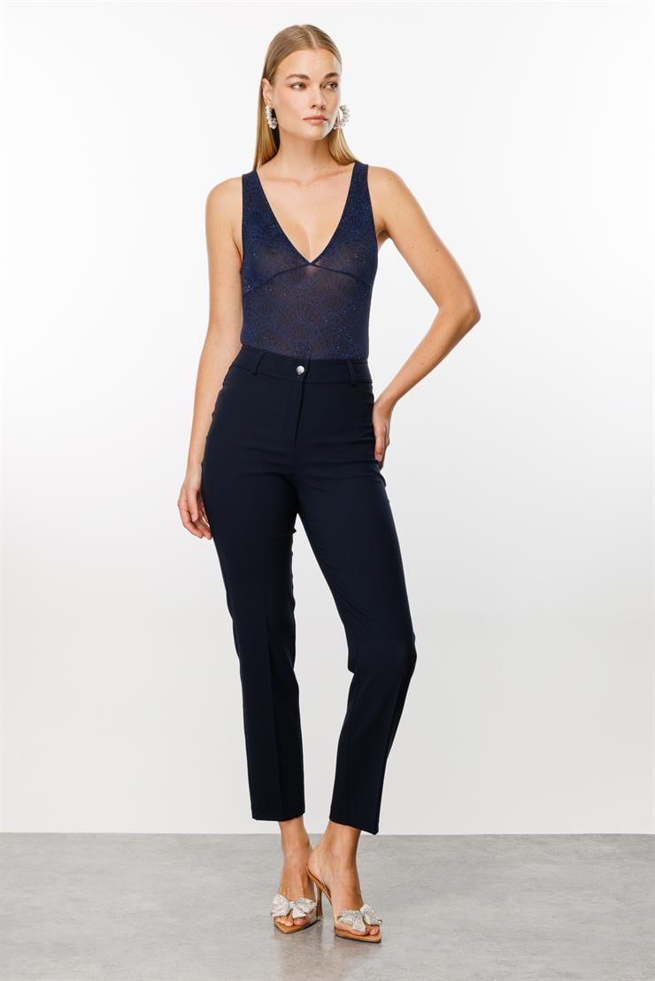 Modailgi  Arka Cep Detaylı Dar Paça Pantolon Lacivert