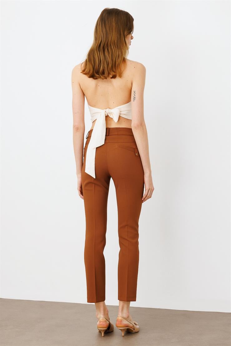 Modailgi  Arka Cep Detaylı Dar Paça Pantolon Taba