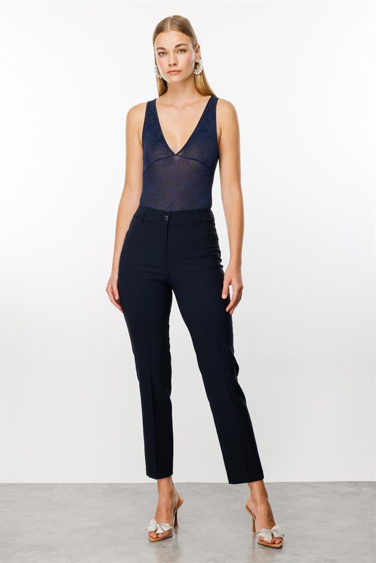 Modailgi  Arka Cep Detaylı Dar Paça Pantolon Lacivert