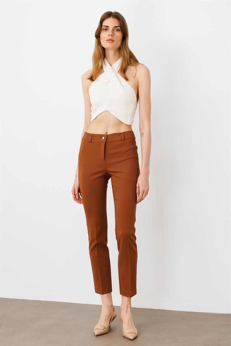 Modailgi  Arka Cep Detaylı Dar Paça Pantolon Taba