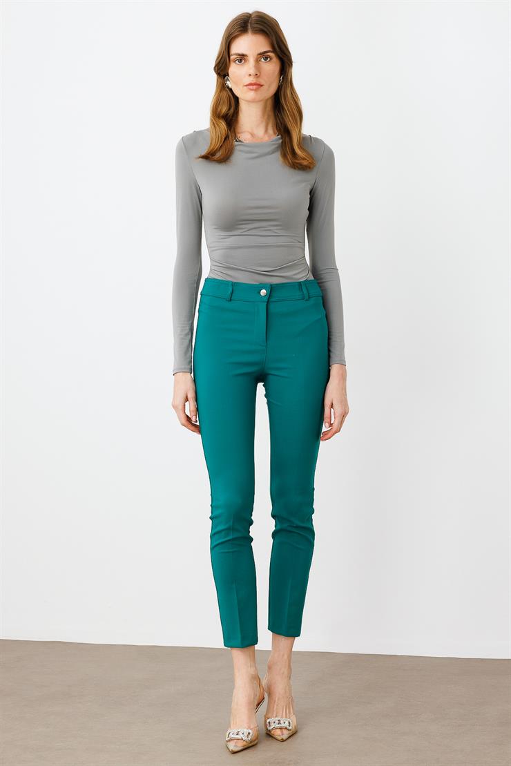 Modailgi  Arka Cep Detaylı Dar Paça Pantolon Zümrüt