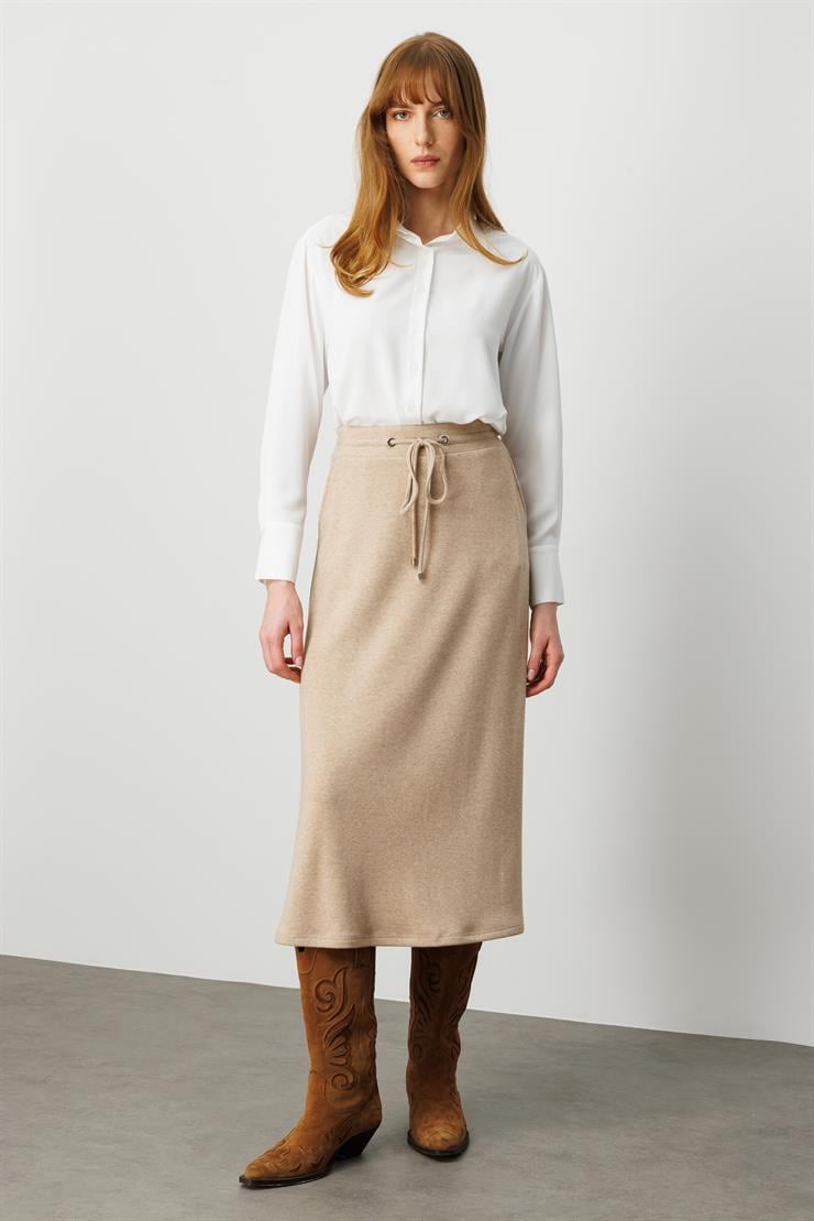 Modailgi  Arka Kemeri Lastikli Önde Tünel Bağcıklı Yandan Cepli Midi Boy Triko Etek Vizon