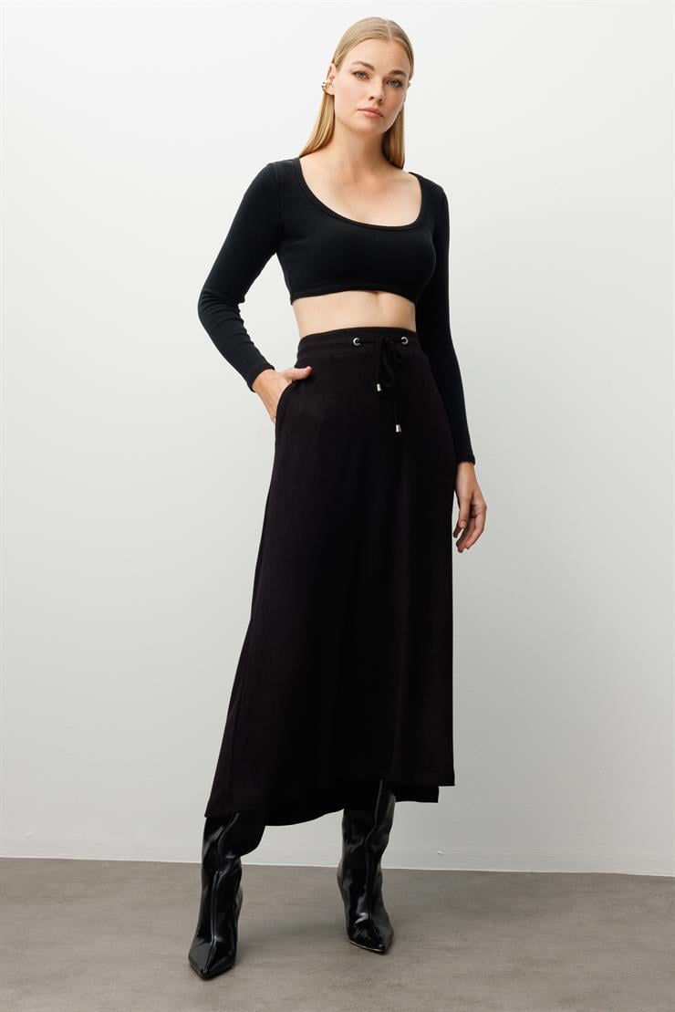 Modailgi  Arka Kemeri Lastikli Önde Tünel Bağcıklı Yandan Cepli Midi Boy Triko Etek Siyah