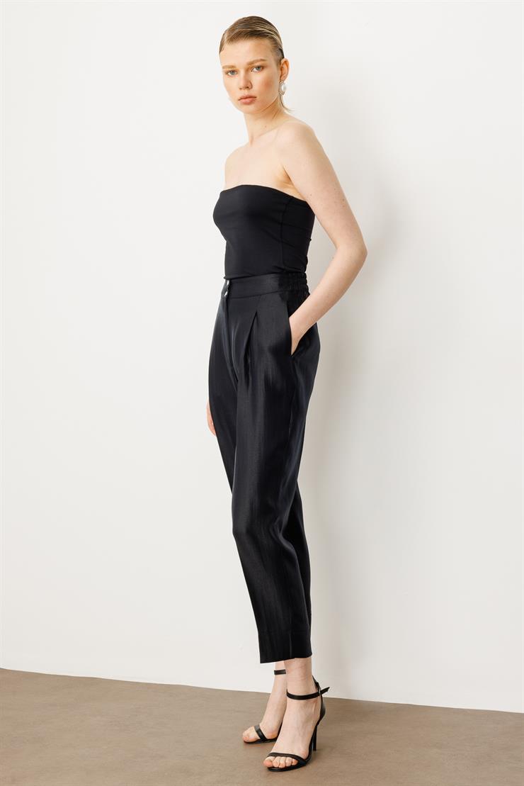 Modailgi  Arka Kemeri Lastikli Pile Detaylı Pantolon - 15075 Siyah