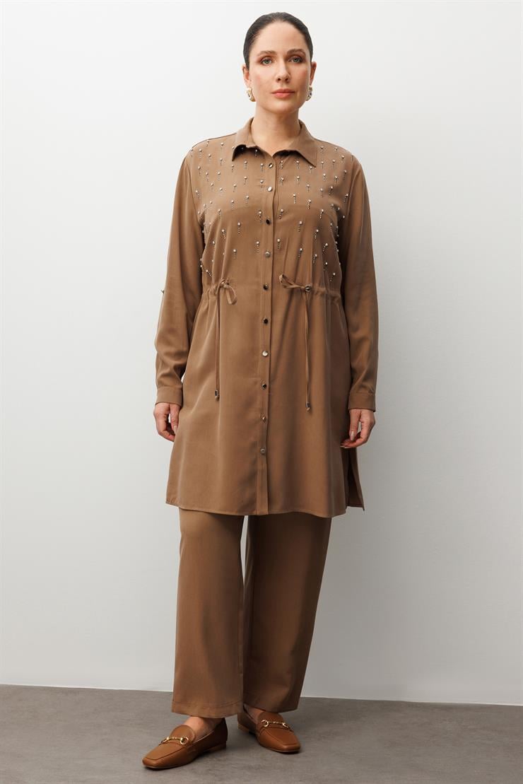 Modailgi  Beli Büzgülü Ön Bedeni İncili Taşlı Tunik Vizon