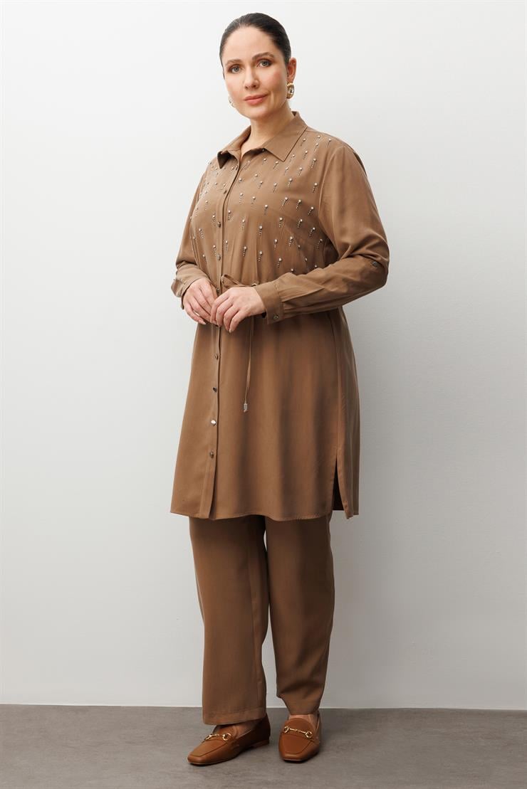 Modailgi  Beli Büzgülü Ön Bedeni İncili Taşlı Tunik Vizon