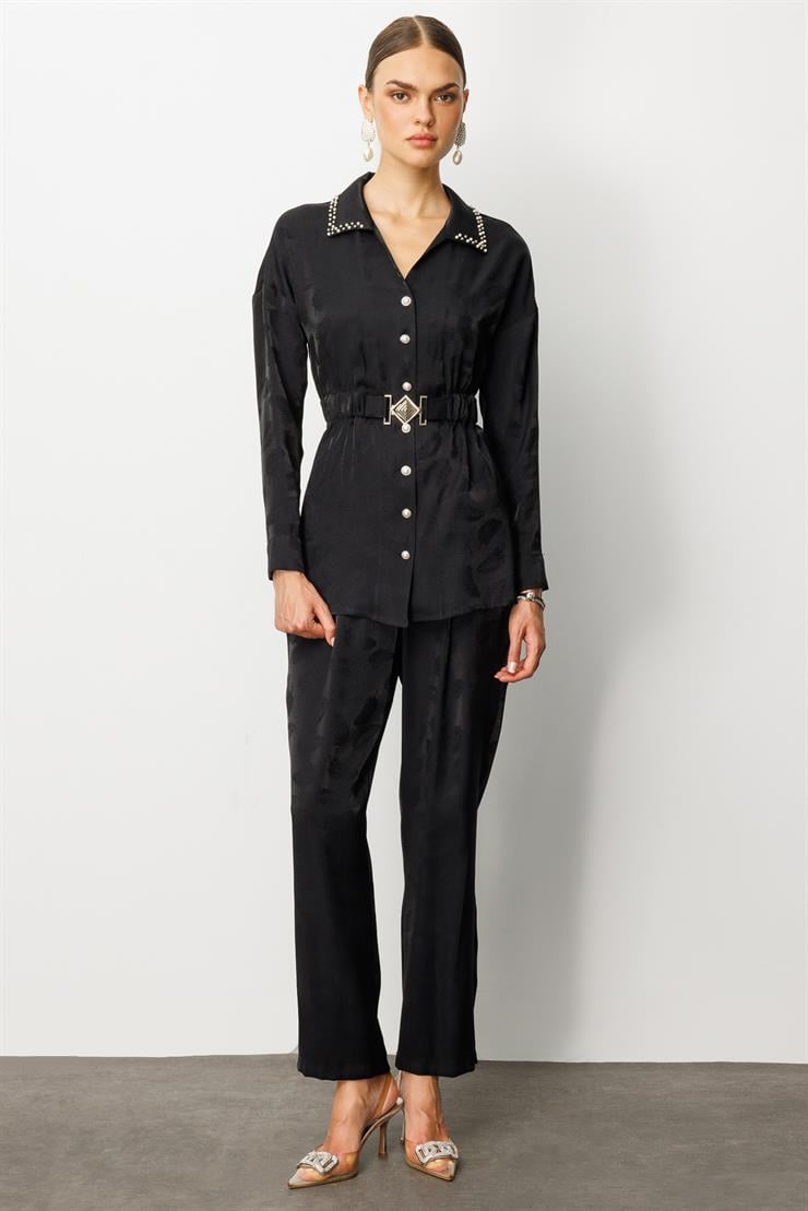 Modailgi  Beli Lastikli ve Toka Detaylı Yakası İnci İşlemeli Tunik Siyah