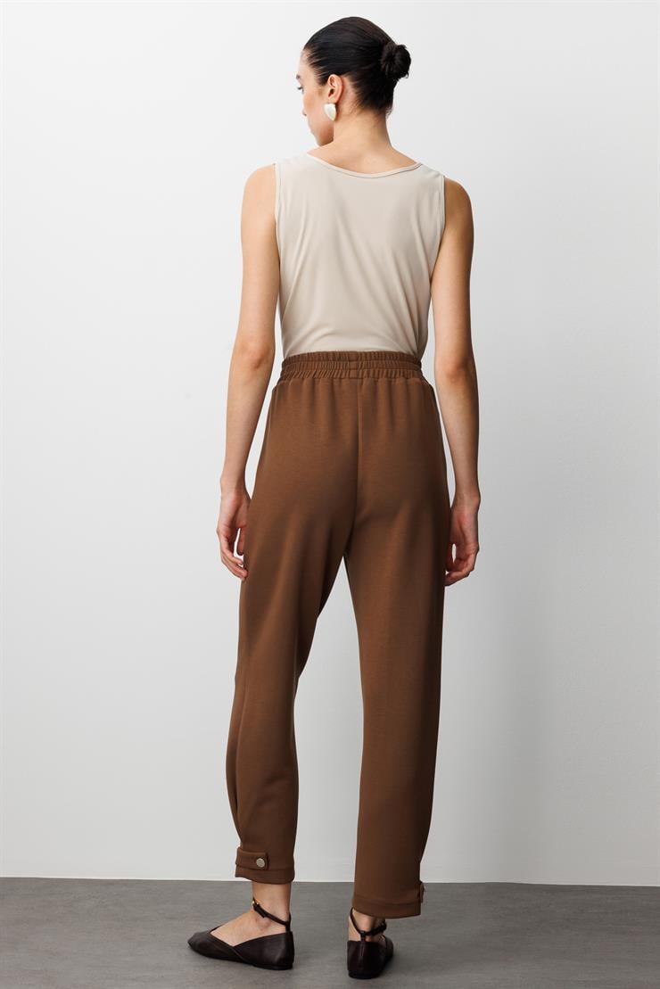 Modailgi  Beli Lastikli Yandan Cepli Paçası Apolet Ve Pile Detaylı Örme Pantolon - 15064 Kahve