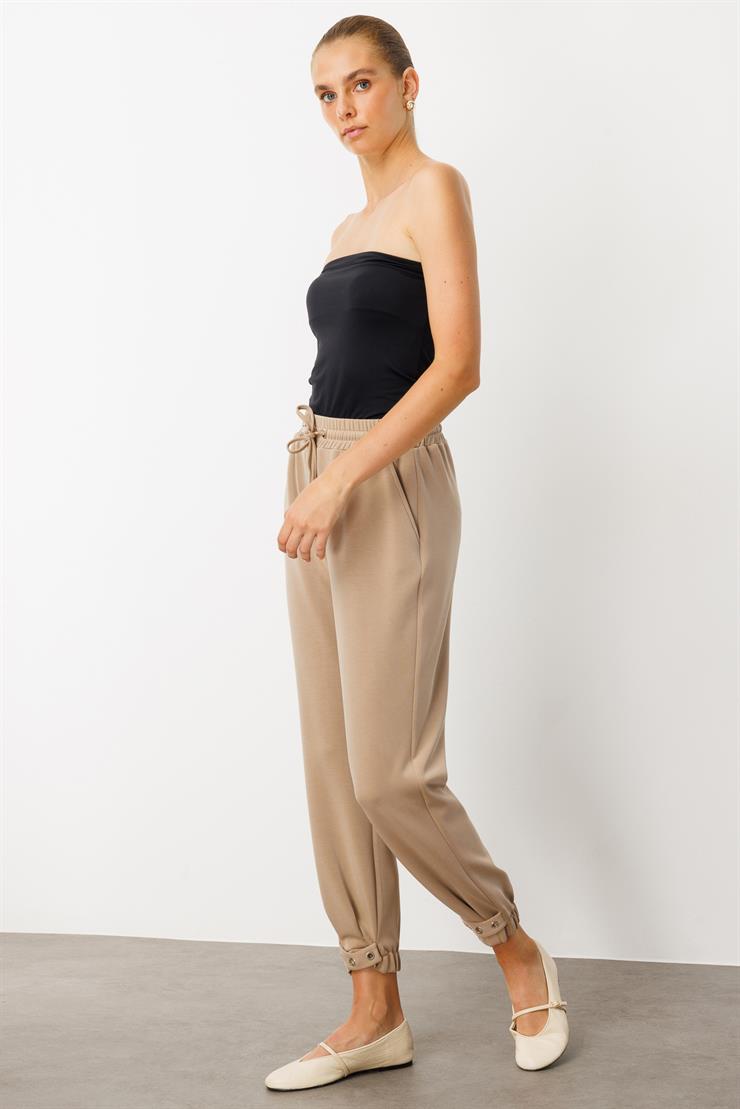 Modailgi  Beli Lastikli Yandan Cepli Paçası Kuşgözü Bant Detaylı Ve Pileli Örme Pantolon - 15051 Vizon