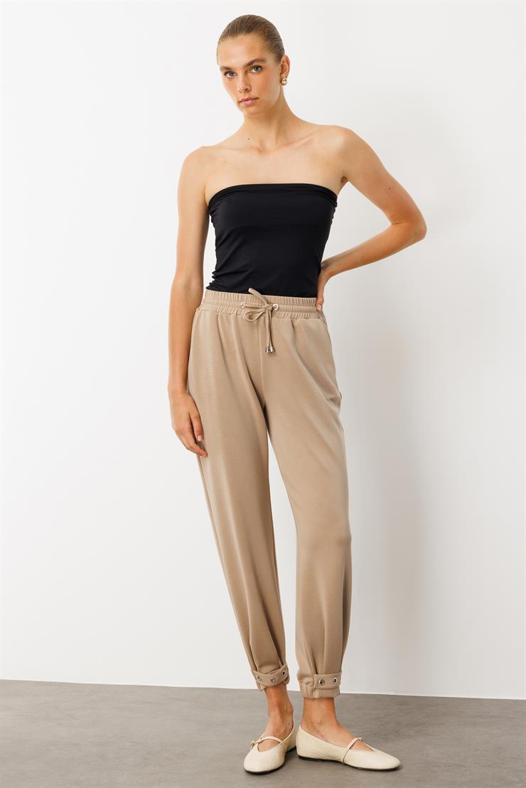 Modailgi  Beli Lastikli Yandan Cepli Paçası Kuşgözü Bant Detaylı Ve Pileli Örme Pantolon - 15051 Vizon