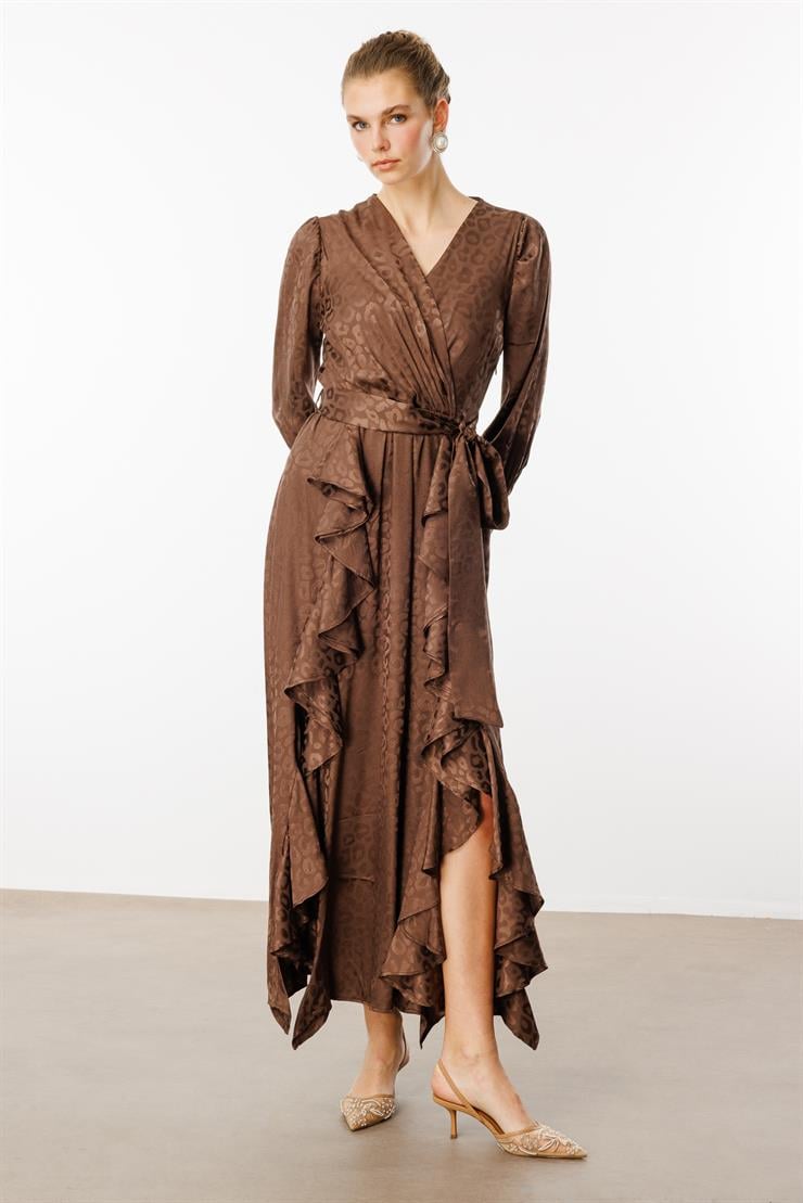 Modailgi  Çift Volanlı Jakar Desenli Kruvaze Elbise Kahve