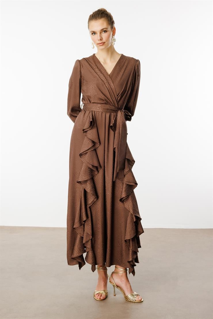 Modailgi  Çift Volanlı Jakar Desenli Kruvaze Elbise KAHVE PUANTİYELİ