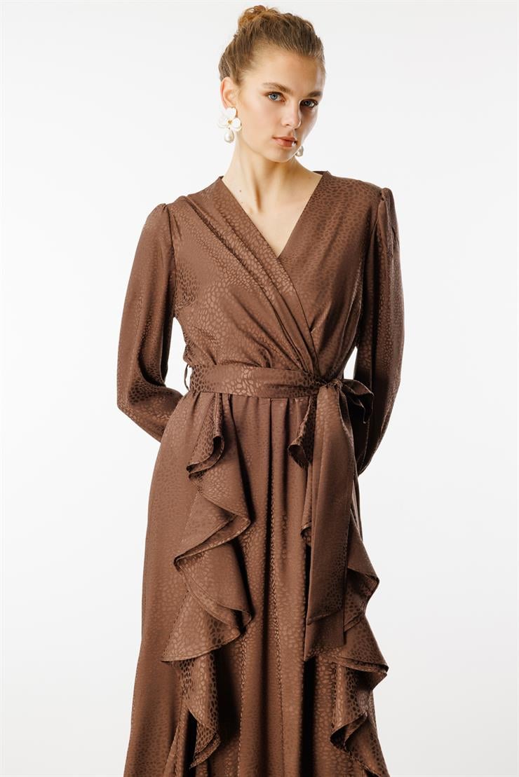 Modailgi  Çift Volanlı Jakar Desenli Kruvaze Elbise KAHVE PUANTİYELİ