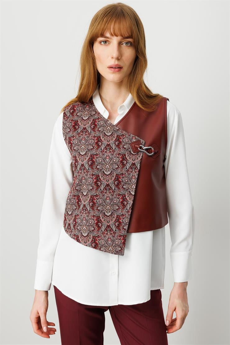 Modailgi  Deri Garni Kumaşlı Klapa Kapamalı Asimetrik Jakar Yelek Bordo