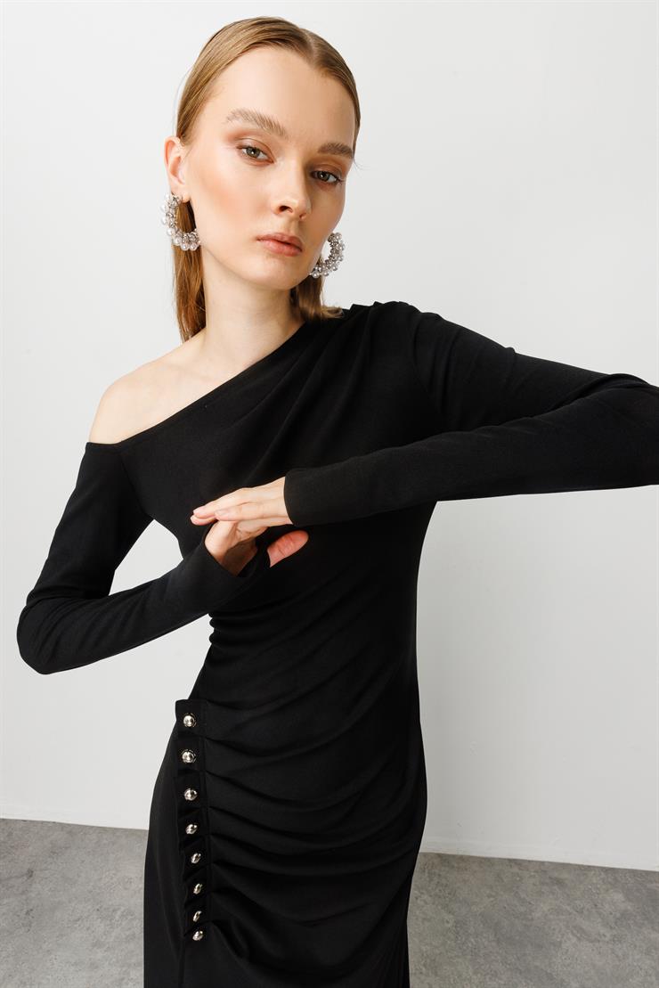 Modailgi  Düşük Kollu Yırtmaçlı Uzun Elbise Siyah