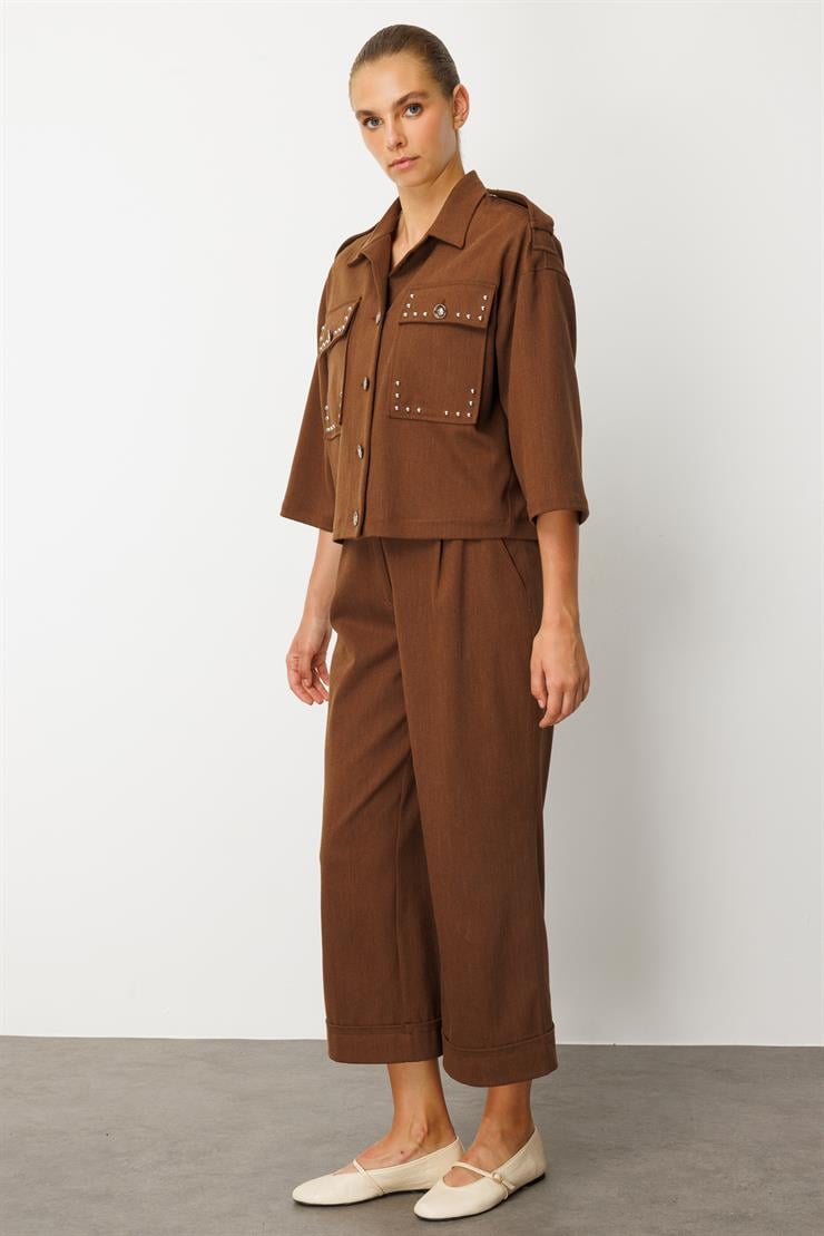 Modailgi  Düşük Omuz Apoletli Cepleri Trok Detaylı Kısa Oversize Ceket - 45013 Kahve