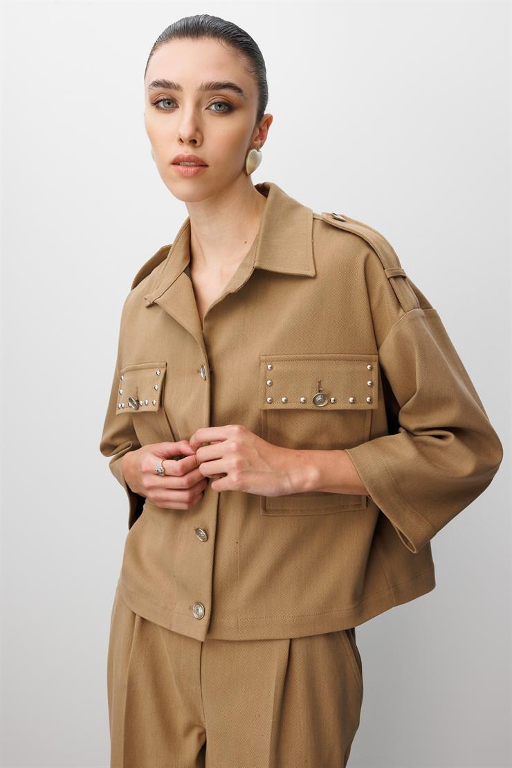 Modailgi  Düşük Omuz Apoletli Cepleri Trok Detaylı Kısa Oversize Ceket - 45013 Camel