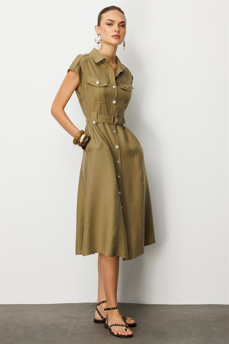 Modailgi  Düşük Omuzlu Apolet ve Kuşak Detaylı Düğme Kapamalı Midi Boy Elbise Haki