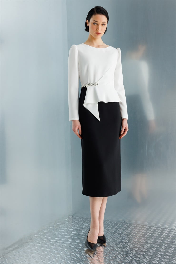 Modailgi  Ekru Siyah Kombinli Belinde Straz Taş Detaylı Elbise Ekru