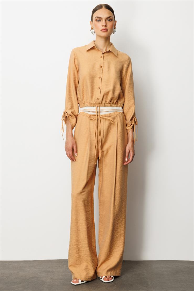 Modailgi  Etek Ucu Lastik ve Ribana Detaylı Bağlamalı Kısa Bluz Gömlek Tarçın