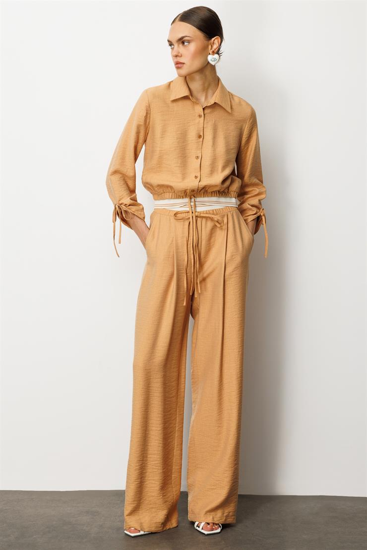 Modailgi  Etek Ucu Lastik ve Ribana Detaylı Bağlamalı Kısa Bluz Gömlek Tarçın