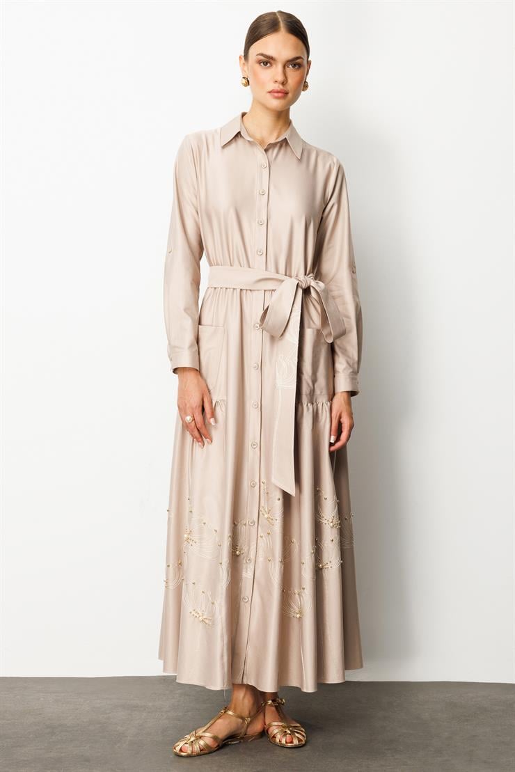 Modailgi  Etek Ucu Nakış ve İşlemeli Beli Lastikli Kuşaklı Safari Kol Uzun Elbise Taş