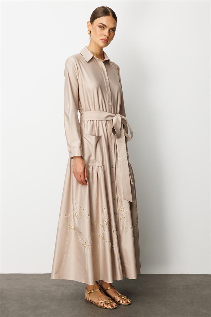 Modailgi  Etek Ucu Nakış ve İşlemeli Beli Lastikli Kuşaklı Safari Kol Uzun Elbise Taş