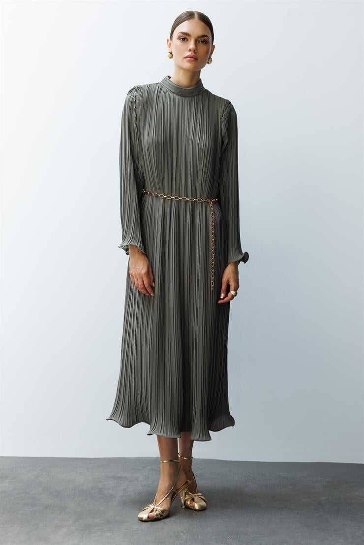 Modailgi  Etek ve Kol Ucu Volanlı Pliseli Zincir Kemerli Midi Boy Elbise Haki