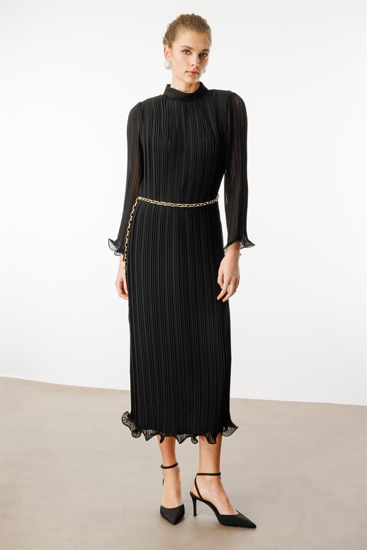 Modailgi  Etek ve Kol Ucu Volanlı Pliseli Zincir Kemerli Midi Boy Elbise Siyah