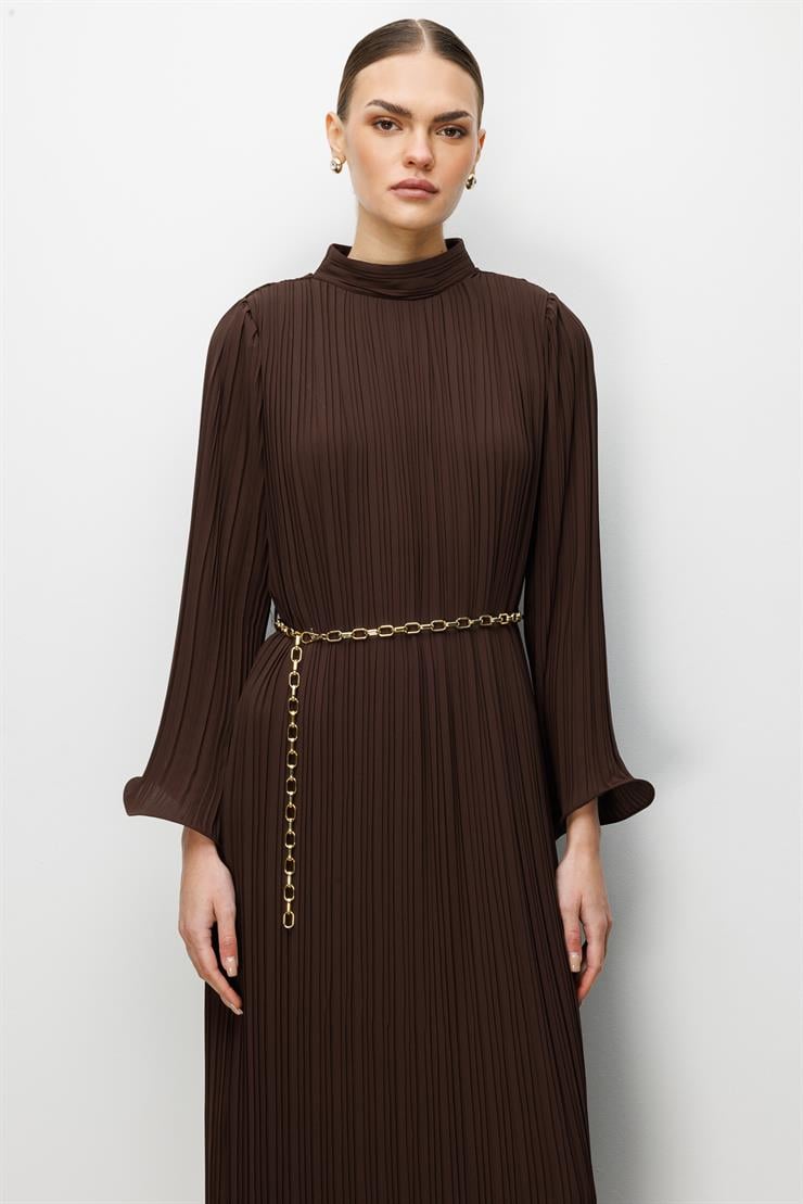 Modailgi  Etek ve Kol Ucu Volanlı Pliseli Zincir Kemerli Midi Boy Elbise Kahve