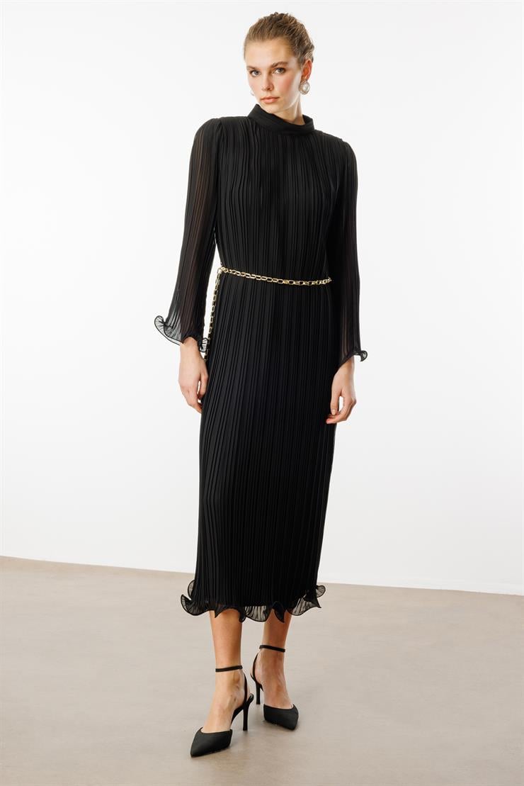 Modailgi  Etek ve Kol Ucu Volanlı Pliseli Zincir Kemerli Midi Boy Elbise Siyah