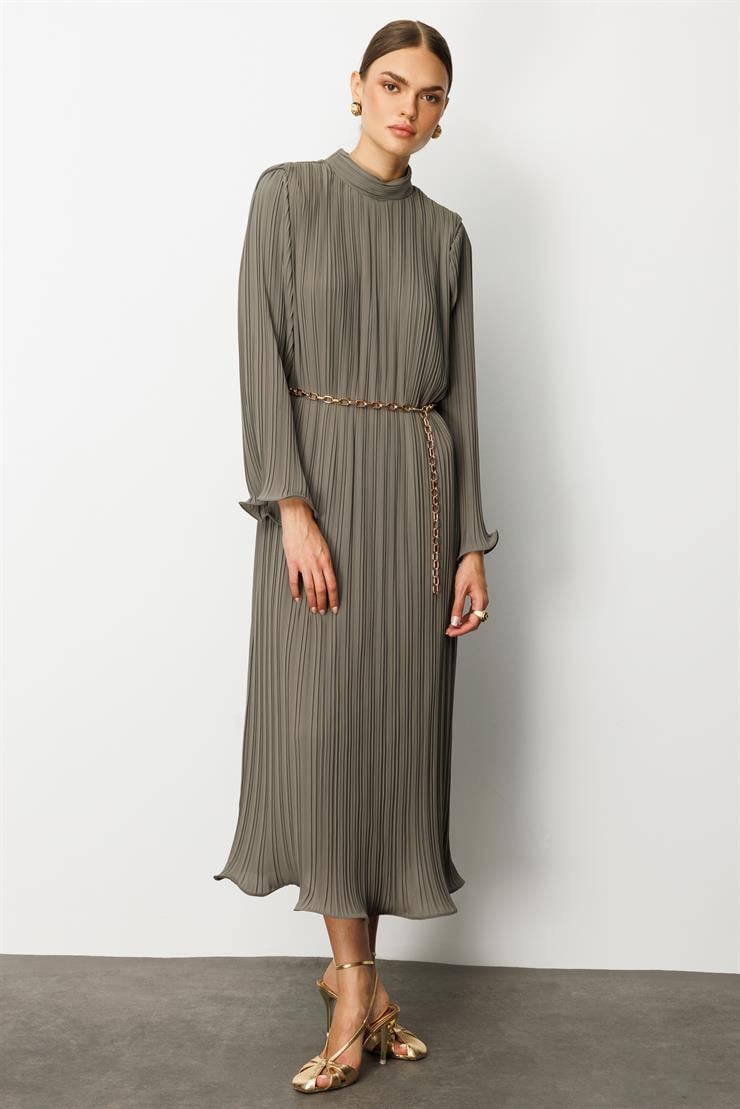Modailgi  Etek ve Kol Ucu Volanlı Pliseli Zincir Kemerli Midi Boy Elbise Haki