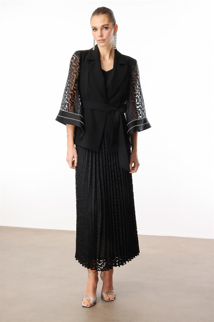 Modailgi  Evaze Kol Şerit Taş Aksesuarlı Kısa Ceket - 40077 Siyah