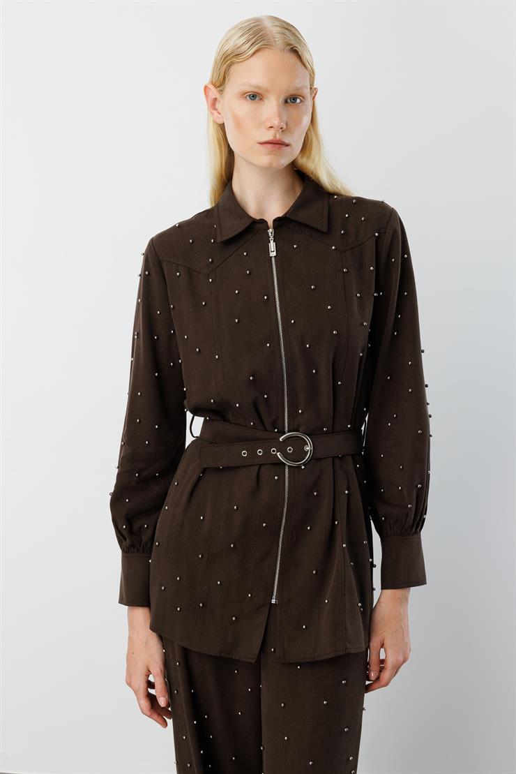 Modailgi  Fermuar Kapamalı İnci Detaylı Beli Kemerli Rahat Kesim Tunik - 40041 Kahve