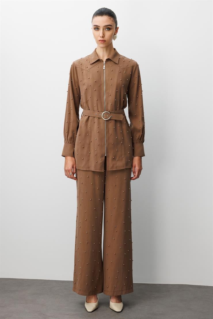 Modailgi  Fermuar Kapamalı İnci Detaylı Beli Kemerli Rahat Kesim Tunik - 40041 Vizon