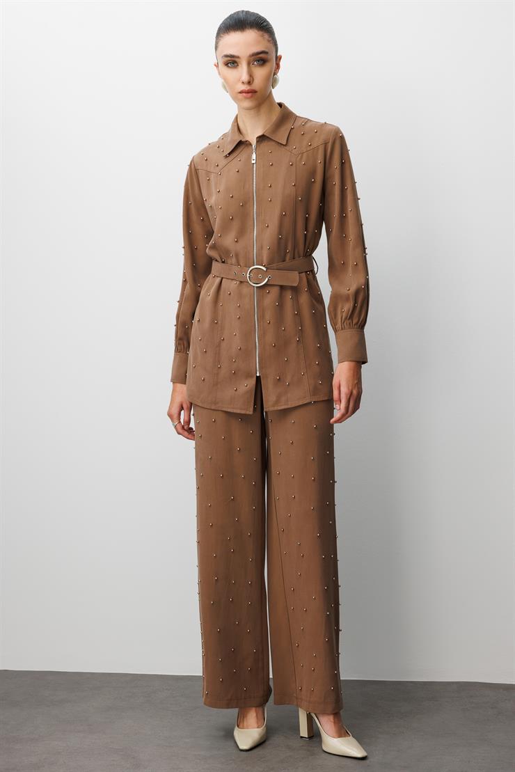 Modailgi  Fermuar Kapamalı İnci Detaylı Beli Kemerli Rahat Kesim Tunik - 40041 Vizon