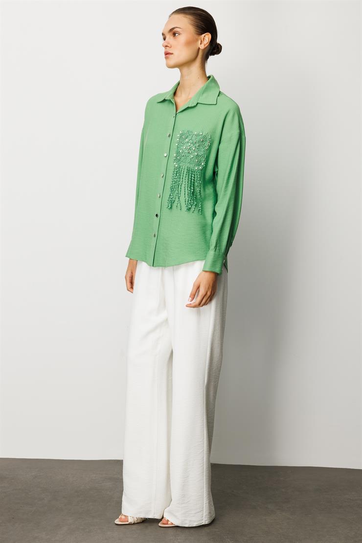 Modailgi  Güpür ve İnci Aksesuar Detaylı Düşük Omuzlu Ara Boy Oversize Gömlek Yeşil